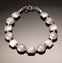 Small White Coin Pearl Bracelet by NAOMI