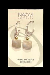Straight 9 Earring GV by NAOMI
