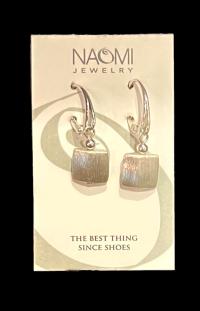 Straight 9 Earring Silver by NAOMI