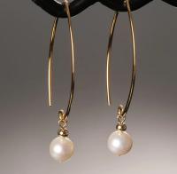 Curve Pearl 7V Earring by NAOMI